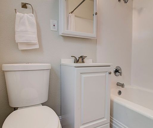 2nd image of 1409 T St APT 24