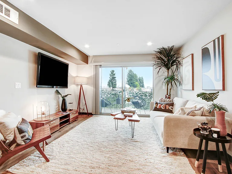 NOHO URBAN APARTMENTS — Photo 14