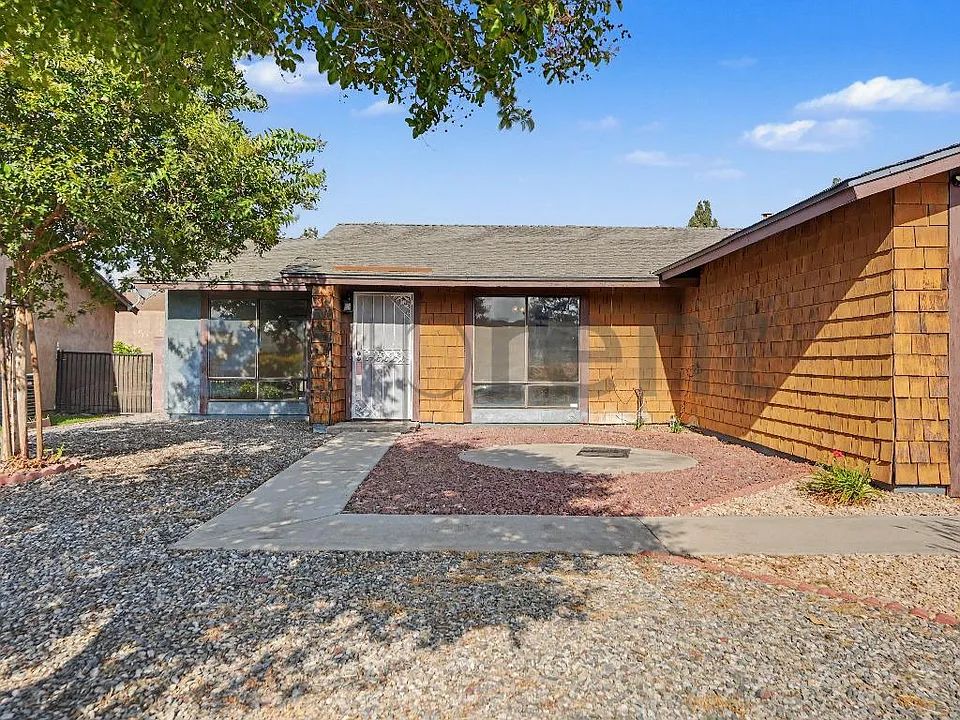 1140 Valley Spring Ln