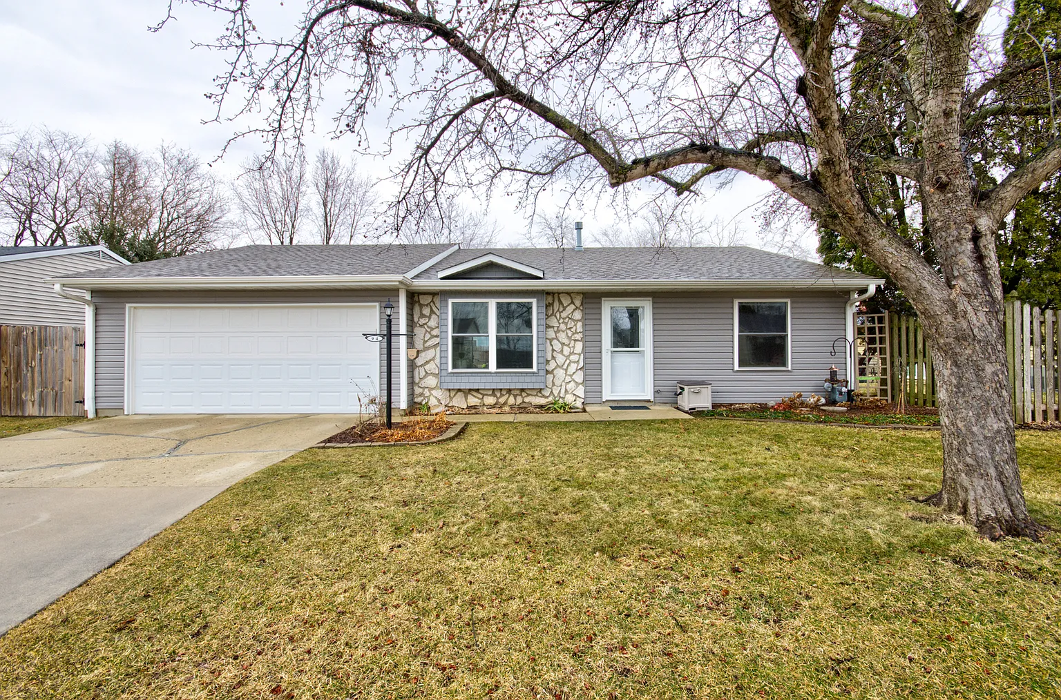 924 Copley Ln photo 1