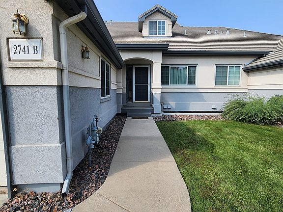 Front entrance to townhome.