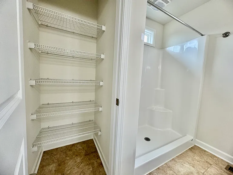 325 John Adams Dr — Photo 21