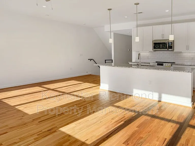 114 W 12th St #B — Photo 6