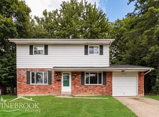 2424 Ambassador Dr, Cincinnati, OH 45231