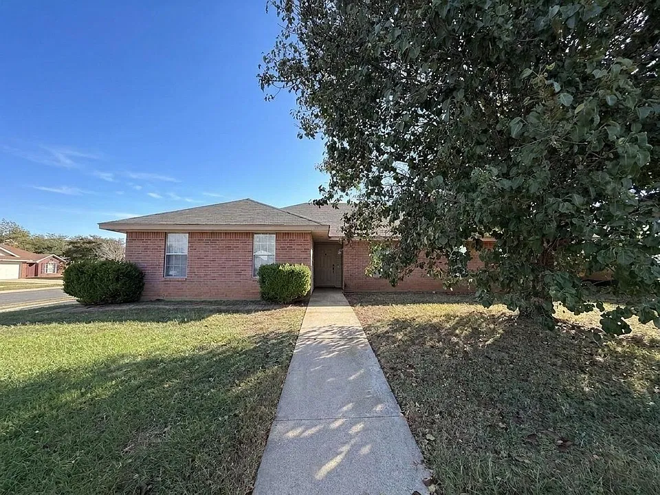 4200 Lonesome Dove Dr
