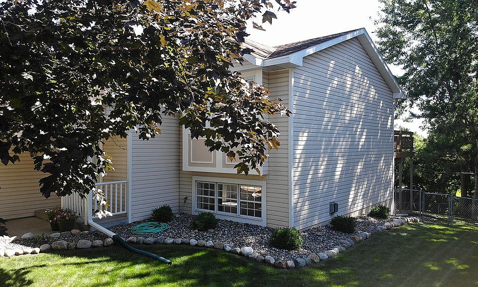 1st image of 2331 Heath Ave N