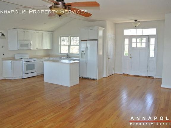 4th image of 7025 Bay Front Dr