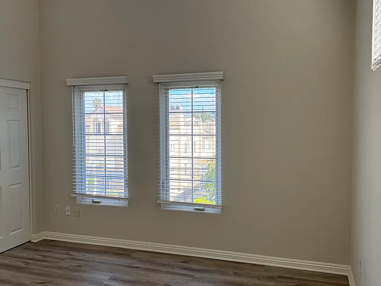 10616 Moorpark St #304 — Photo 8