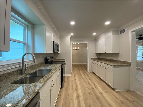 4th image of 209 Norden Dr E