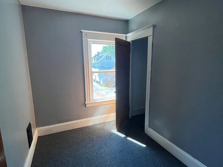 18 Robin St — Photo 25