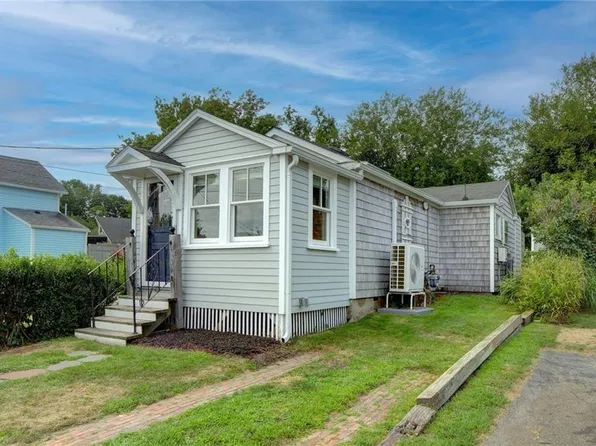 12 Atlantic Ave, Portsmouth, RI 02871