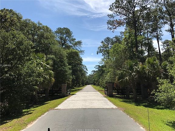 2nd image of 298 Oakridge Ln