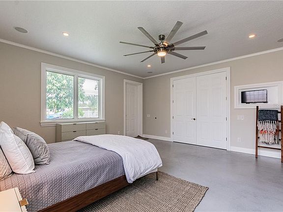 3rd image of 1336 Williams Dr