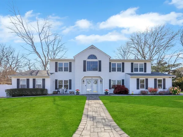 2 Belmont Court, Holbrook, NY 11741