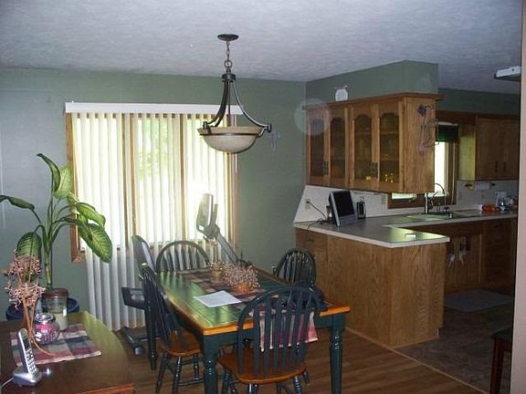 3rd image of 207 Lombard St
