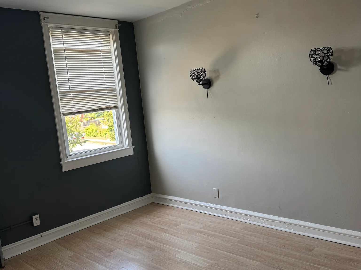 3 bed, 1200 sqft, $1,700 — Photo 1