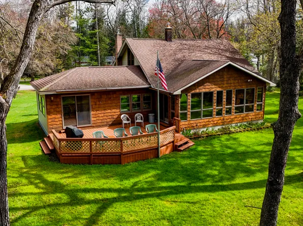 370 W Park Dr, Grayling, MI 49738