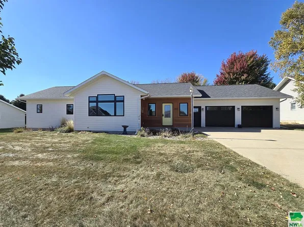 1503 5th Ave SE, Sioux Center, IA 51250