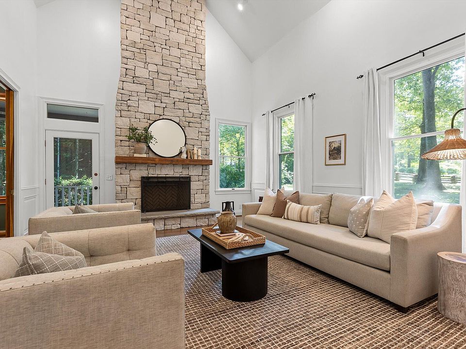 1st image of 5 Brooks Edge Ln