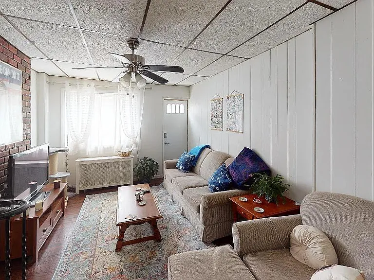 415 E Flora St — Photo 4