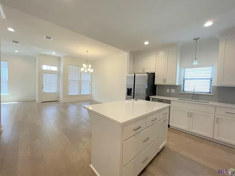 9905 Stonewater Dr — Photo 3