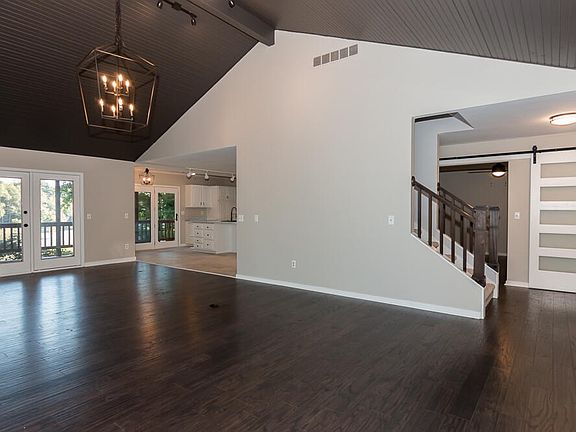 2nd image of 9820 Oak Forest Cir
