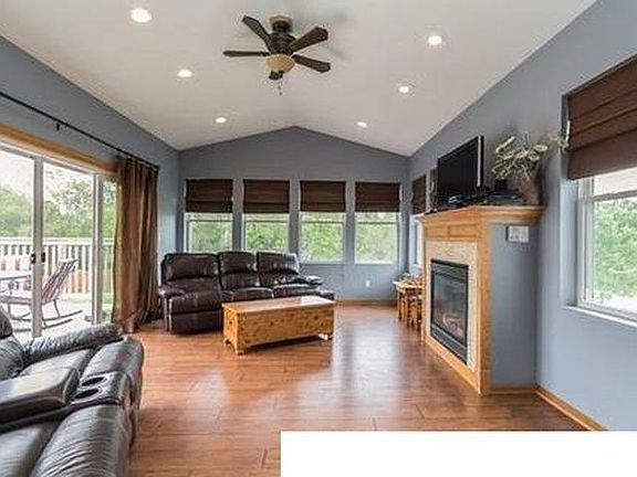 4th image of 1195 SE Westwoods Dr