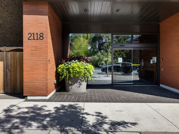 2118 Bloor St W, Toronto, ON