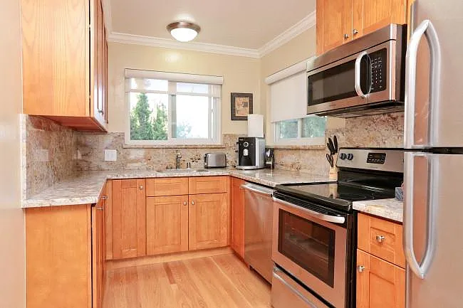 131 Hawthorne Ave #D — Photo 5