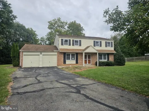 11 Azalea Cir, Lafayette Hill, PA 19444