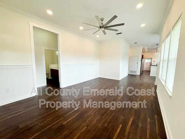 722 Kelly St — Photo 11