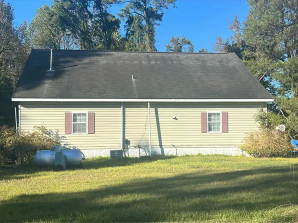 616 Stevens St, Wallace, NC 28466