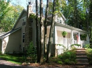 2557 Lakeshore Dr, Fennville, MI 49408
