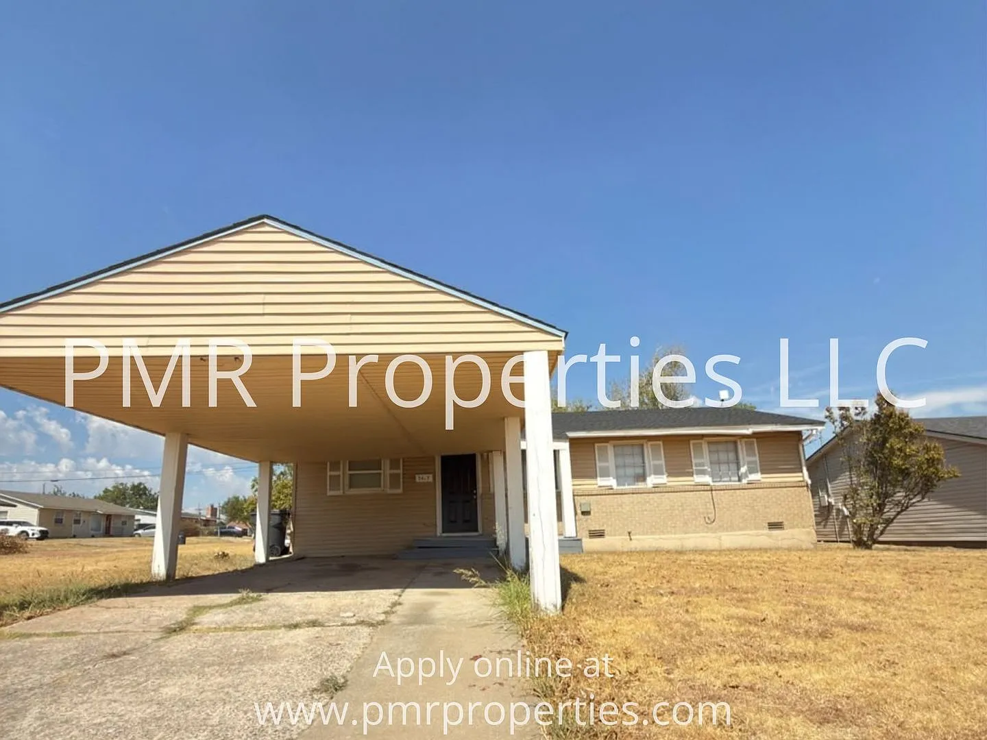 4 Bedrooms/2 Bathrooms House — Photo 1