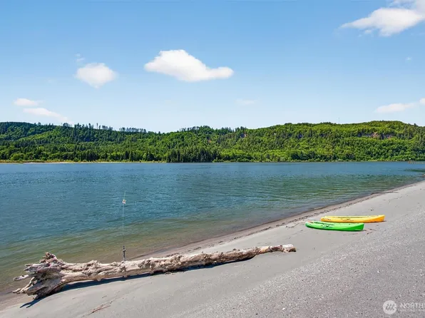 355 N Welcome Slough Road, Cathlamet, WA 98612