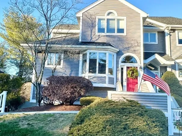 1200 Salem St APT 131, Lynnfield, MA 01940