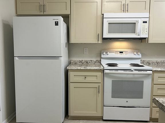 5th image of 2006 Carnation Ln