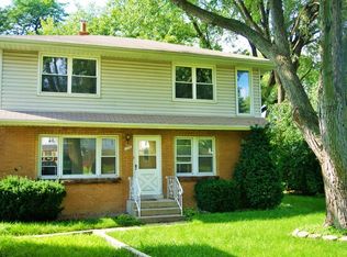 6748 La Porte Ct, Bridgeview, IL 60455