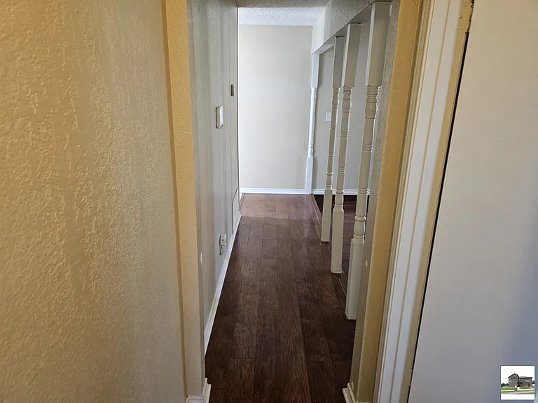 211 E Hogan Dr — Photo 20