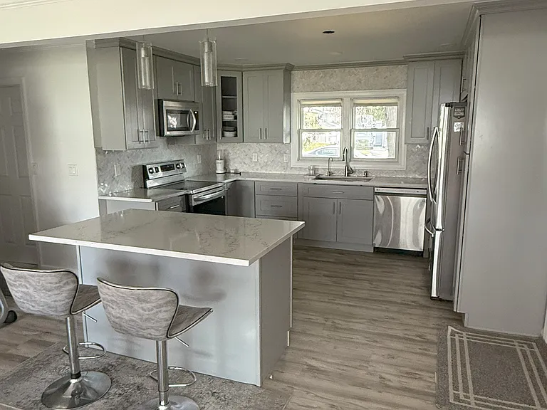 168 Red Maple Dr E — Photo 2