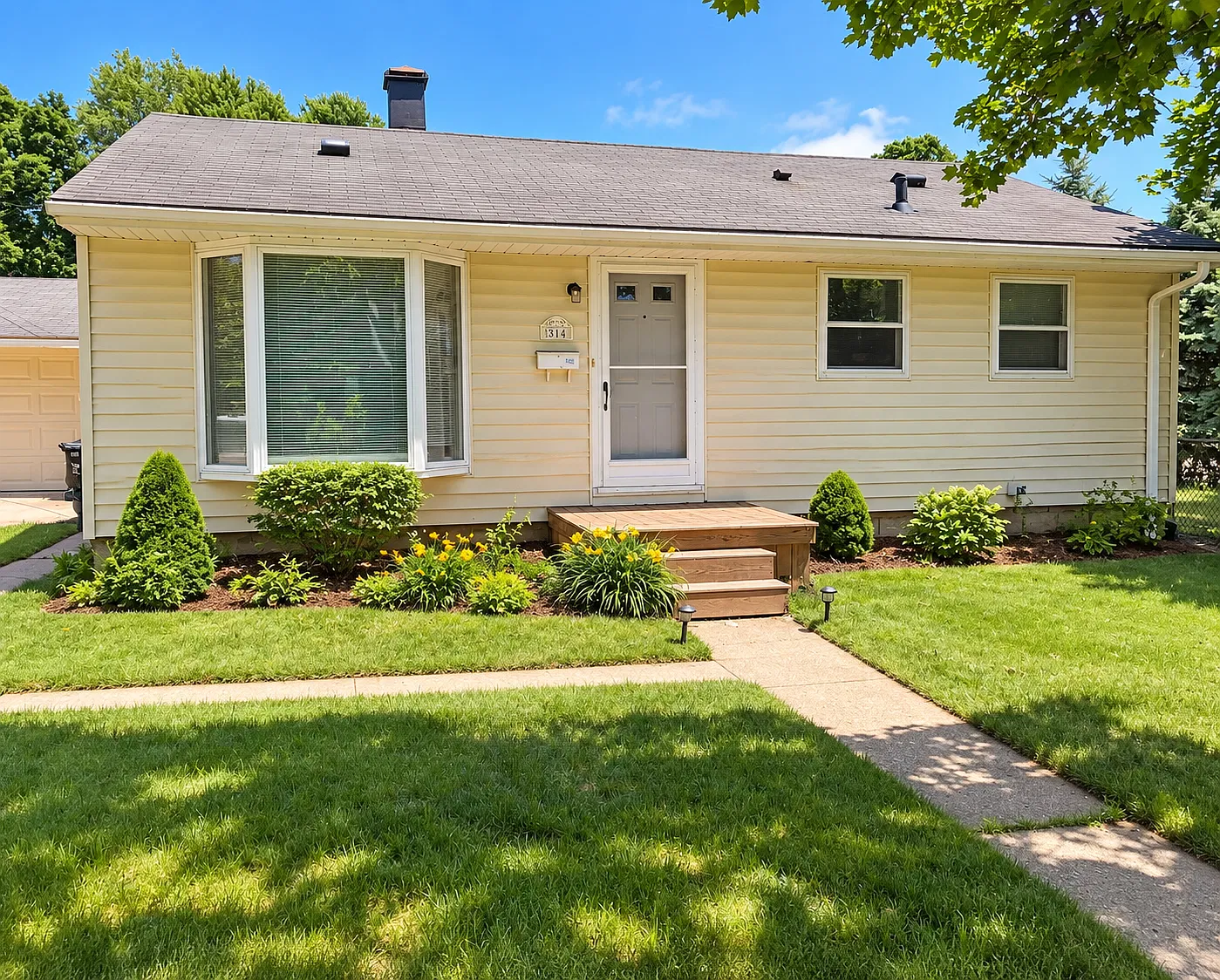 2 bed, 1.5 bath, 840 sqft, $1,975 — Photo 1