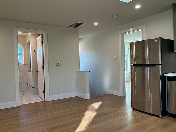 4th image of 635 N Delaware St #635C
