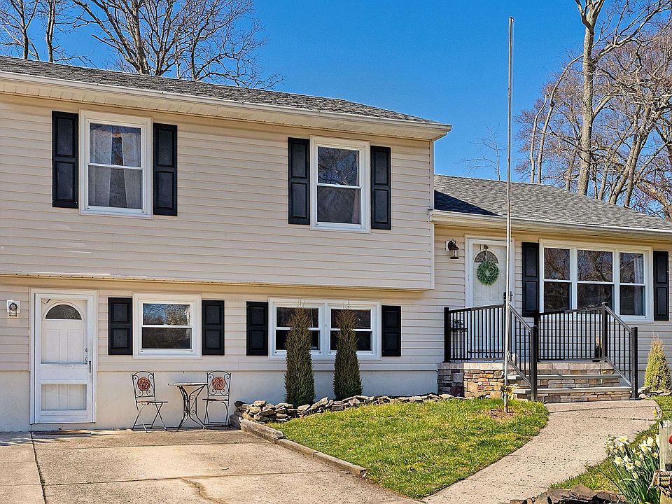 1st image of 220 Mindy Ave N