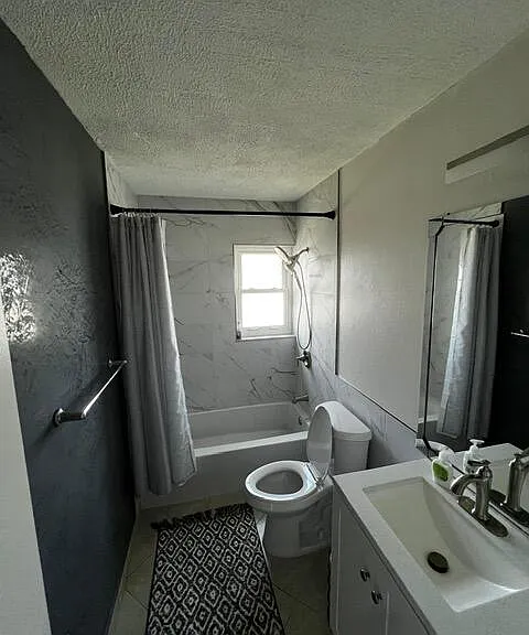 1001 NE 14th Ave #701 — Photo 43