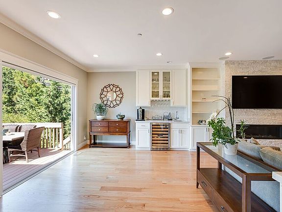 5th image of 3341 Oak Knoll Dr