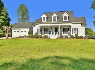 105 Green Meadow Ln, Fayetteville, GA 30215