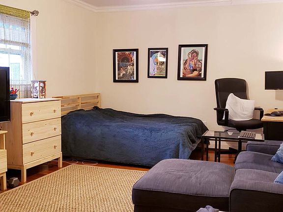 3rd image of 8 Denns Pl
