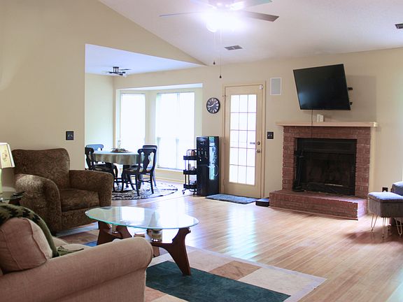 4th image of 444 Indigo Rd