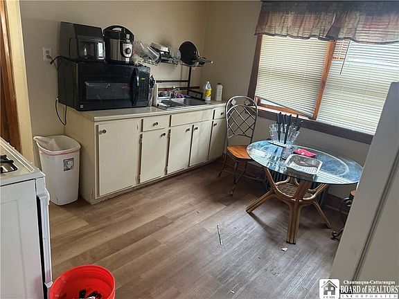 4th image of 459 Berkshire Ave