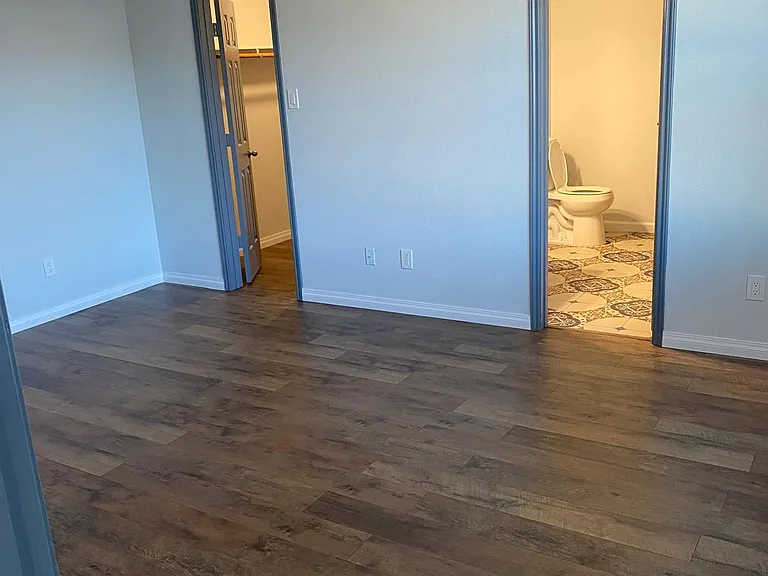 2112 W Grove Ln — Photo 16